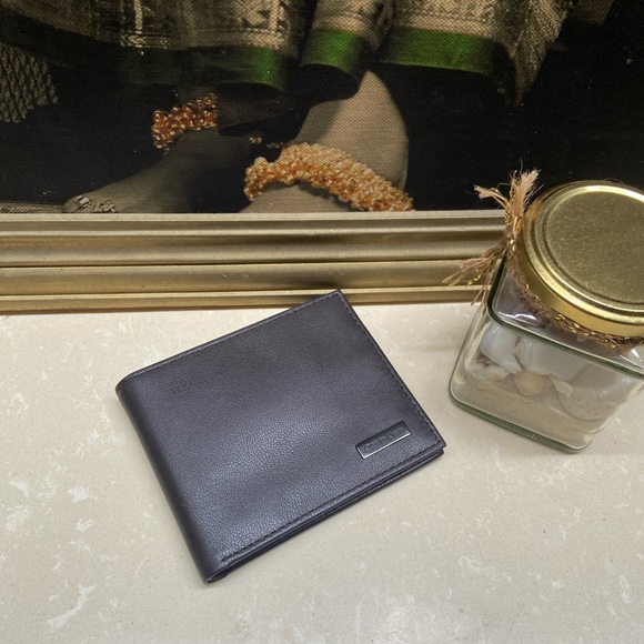 Calvin Klein Leather Wallet. UNISEX - Picture 5 of 11